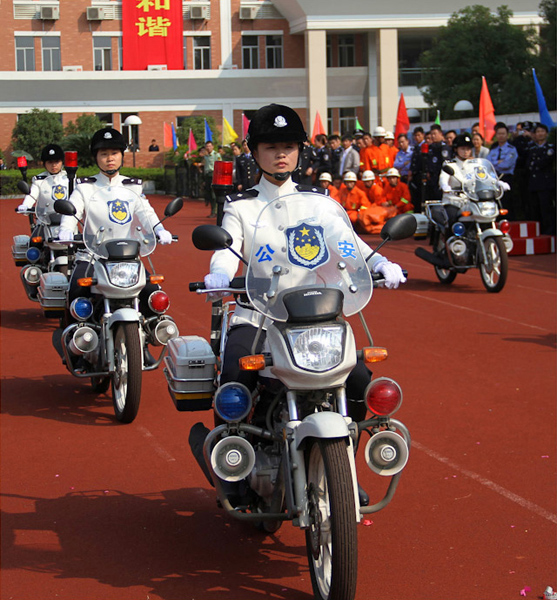 ����Ӣ��