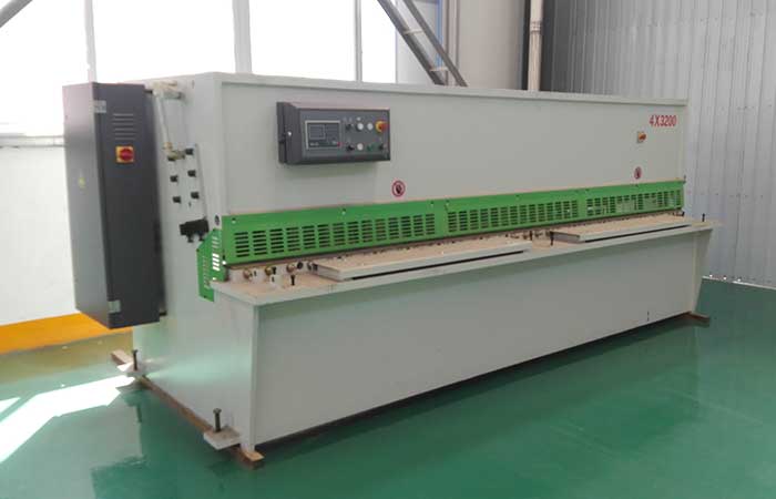 QC11Y-30×2500液壓剪板機，30個厚液壓閘式剪板機
